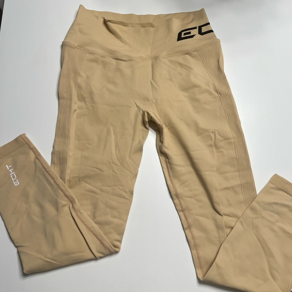 ECHT scrunch butt leggings